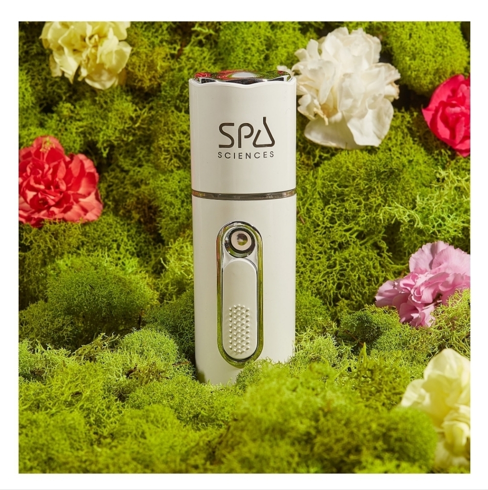 NEW NANO MISTER ,Handheld Cool Mist Sprayer with Battery Bank & Skin Analyzer.